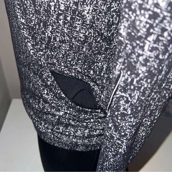 Lululemon Extra Mile Long Sleeve size 2 - Picture 6 of 9